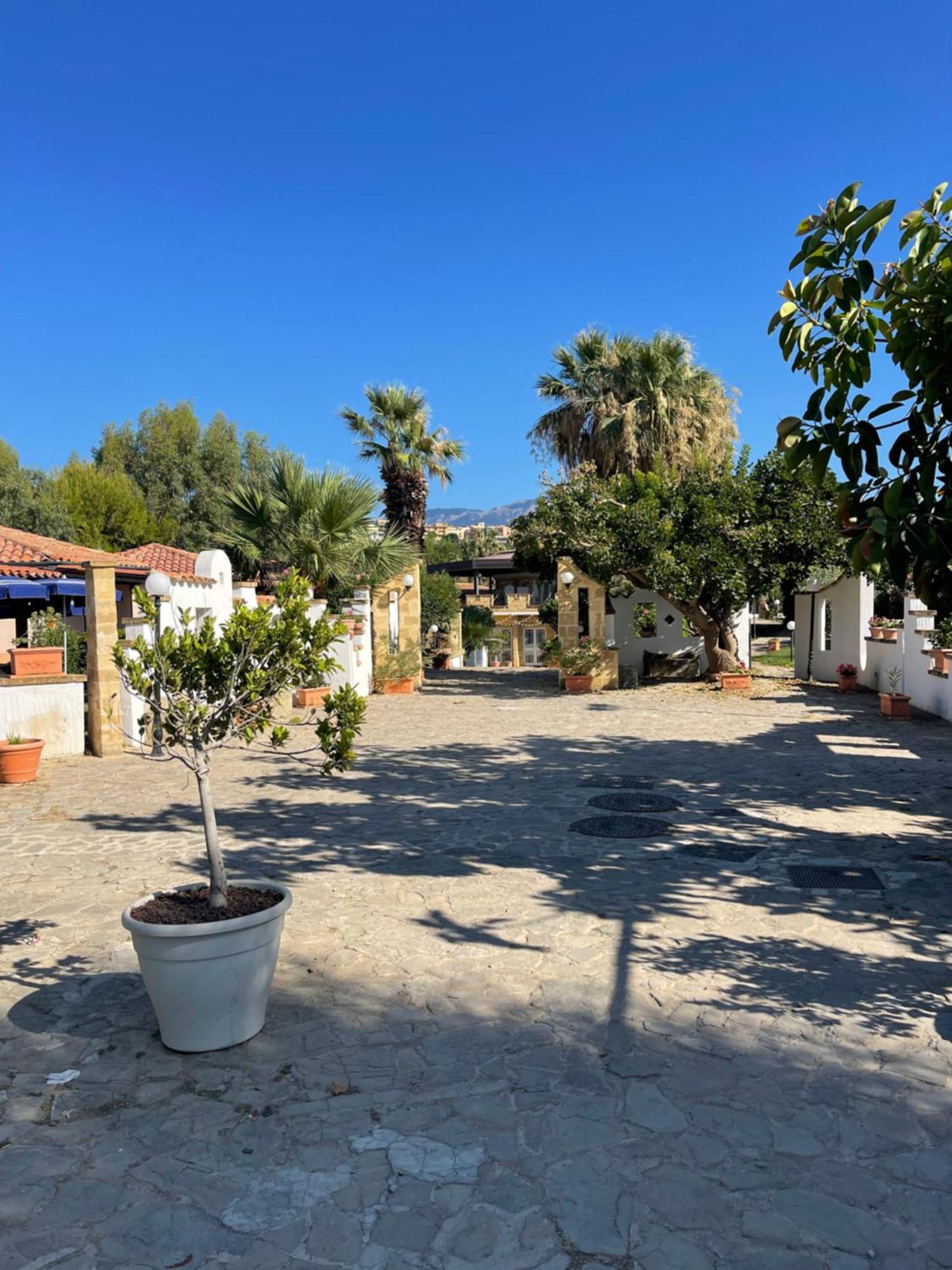 Aparthotel Soleada Club Campofelice Di Roccella Exterior foto